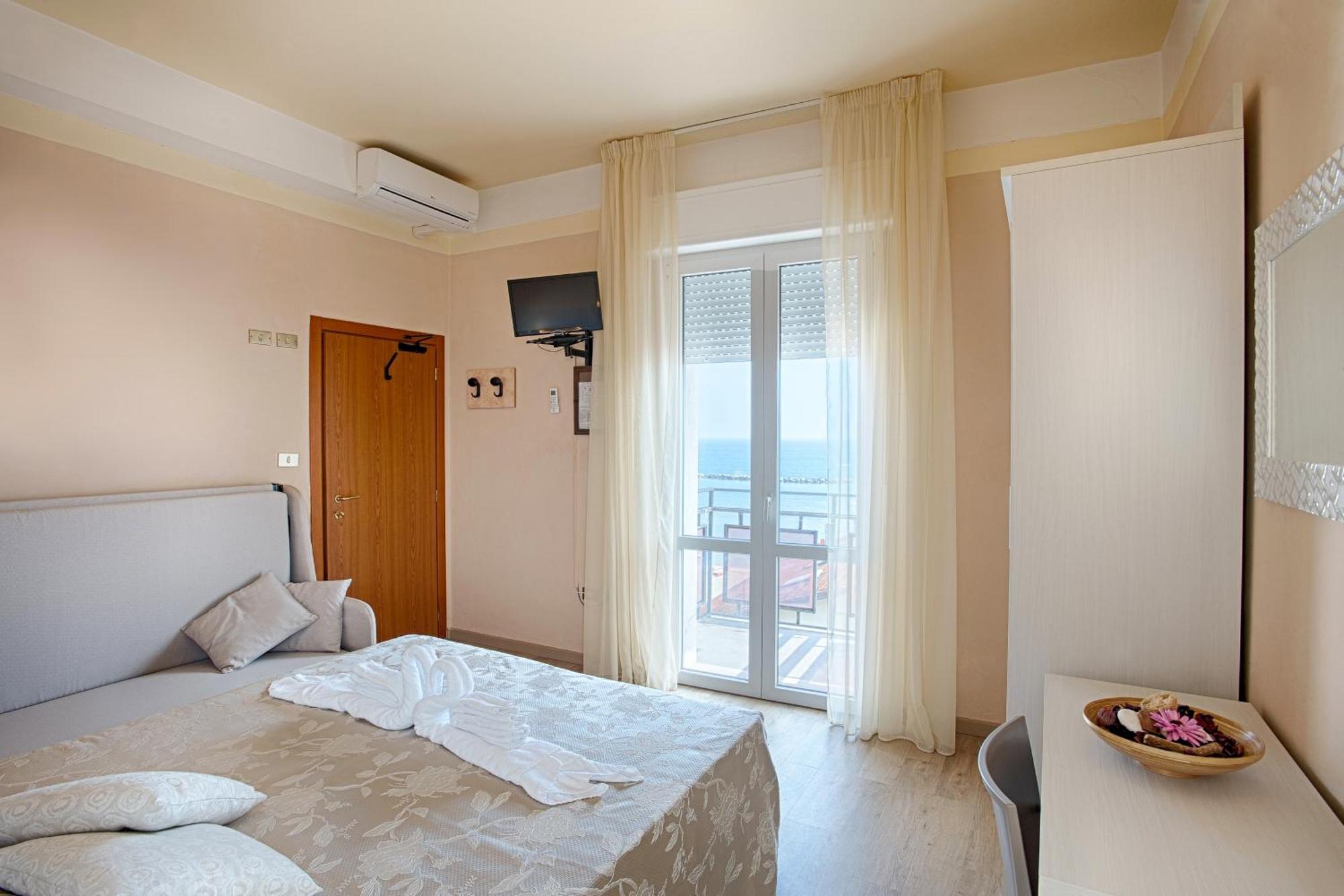 Hotel Barca D'Oro Bellaria-Igea Marina Exterior photo